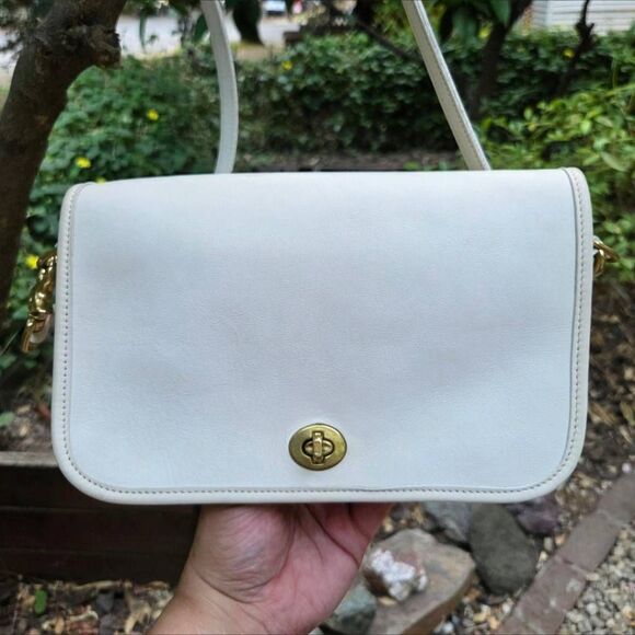 80s Coach Classic Slim Flap Vintage Shoulder Bag in Bone Glove-Tanned Leather - Picture 1 of 12